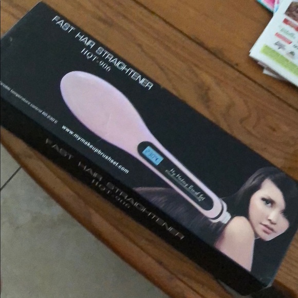 Hair straightening brush. - Picture 1 of 1